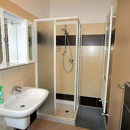 Apartman Piazzo Sleeps 4 Pool Wifi Vercana